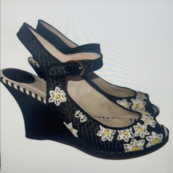 Anthropologie Shoes - Anthropologie Lucky Penny Daisy & Bee 🐝 Wedge sandals Size 9.5